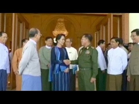 Suu Kyi meets Myanmar leaders to discuss reforms and peace ahead of 2015 election