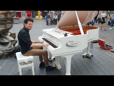 Longest Coldplay Medley played by Thomas Krüger at a Public Piano in Bonn