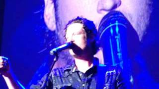 Blake Shelton doing &quot;I&#39;ll just hold on until you&#39;re gone&quot; - May 2009 Raleigh