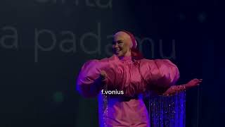 Download lagu Cinta Tak Pernah Tepat Waktu - Aina Abdul (Live at Imaji Tour KL) mp3