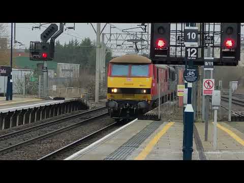 4M25 - DB90s - Christine and Donald switched over to the earlier path - 90037 and 90021