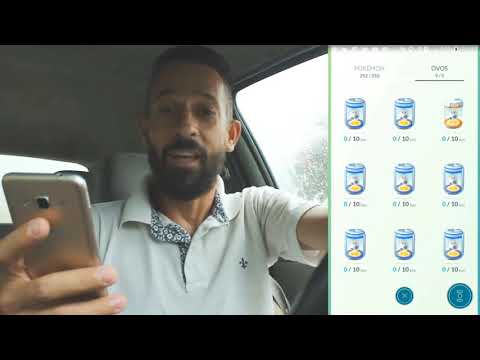 James WO jogando Pokémon Go