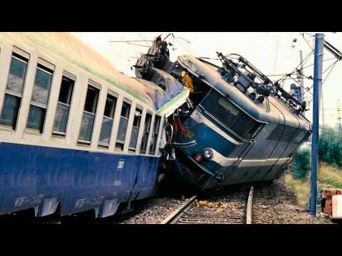 ATTENTION AUX TRAINS!  FILM DE LA SNCF SUR LA SÉCURITÉ DES CHEMINOTS AU TRAVAIL DANS LES ANNÉES 60