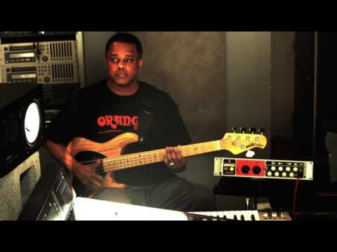 Orange 4 Stroke 500 Bass Amp - Mark A. Walker Demo
