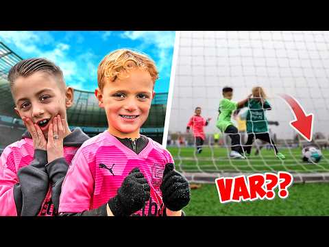 Kids Van Dutch Performante & Familie Lakap Scoren Erop Los En Vallen Keeper Tegenstander Aan.