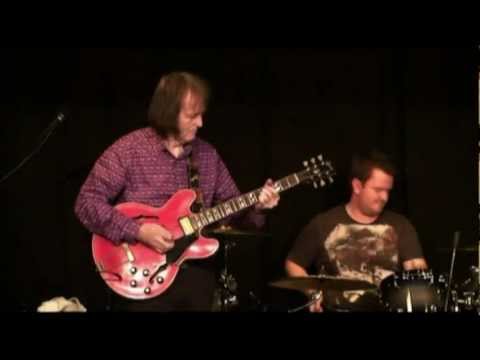 Les Wilson & Mighty Houserockers @ Alrewas 4 Oct 2011 - 1st set