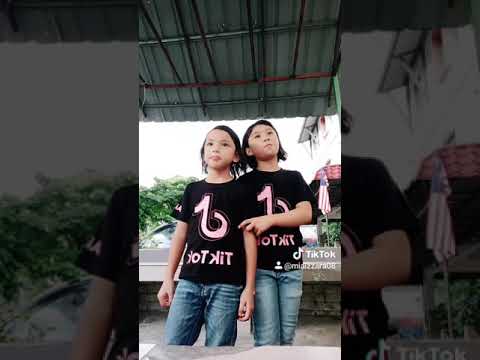 Airish & Mia berbaju tiktok