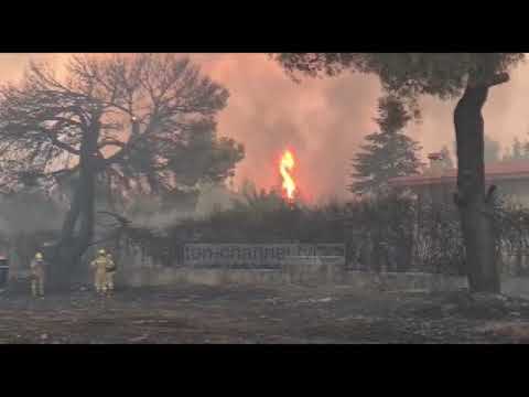 Top Channel/ Zjarret rrethojnë Athinën! Zona me shkurre dhe pemë pushtohet nga flakët, digjen shtëpi