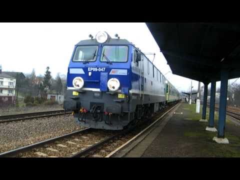 Piękna EP09-047 z TLK  relacji Białystok-Kraków Płaszów odjeżdża z Miechowa