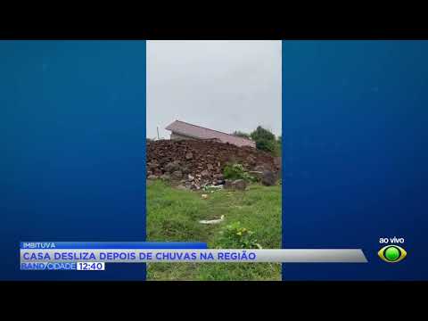 Casa desliza em barranco após chuvas em Imbituva, no PR