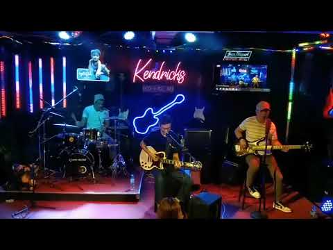 PAULO SANTOS TRIO part 1.( Kendricks sports bar live...