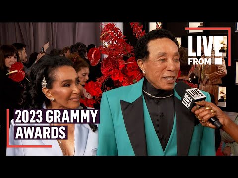 Smokey Robinson Explains "Controversial" Album Gasms at Grammys | E! News