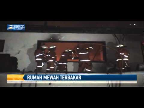 Sebuah Rumah Mewah di Kemang Ludes Terbakar