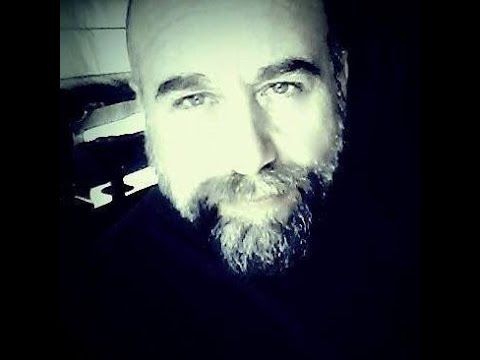 Den me noiazei (Boskopoulos) erminia by Achilleas Delta