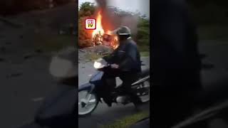 Download lagu 2 rentung, kereta terbakar dalam kemalangan mp3