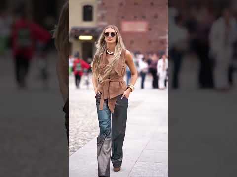 Romee strijd attend Alberta ferretti Spring-summer 2024 show 🤎