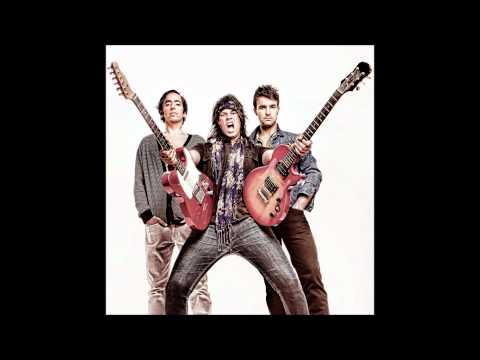 The Hypers - You´re Never Too Old ft Selma Uamusse (Wraygunn)