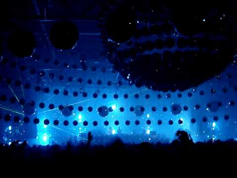 Cosmic Gate playing Pong (Extended mix) by Wippenberg @ Trance Energy 2010