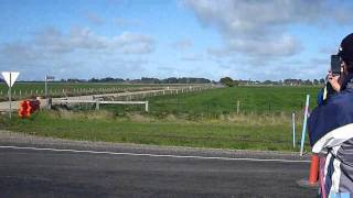 preview picture of video 'Brad Prout, Glen Owen and Dave Fellows road crossing Millicent 2010'