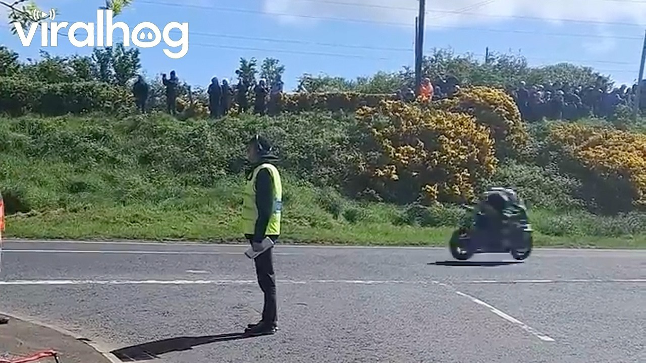 Motorcycle Road Road Racers Speed By in the North West 200 || ViralHog