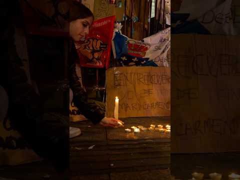 Velas encendidas frente al Congreso en recuerdo de Maricarmen