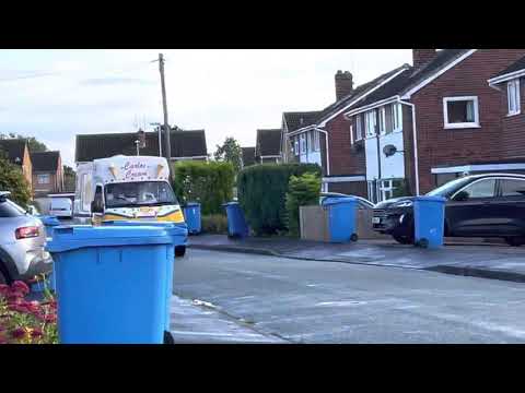 Phil the ice cream man playing Three Blind Mice