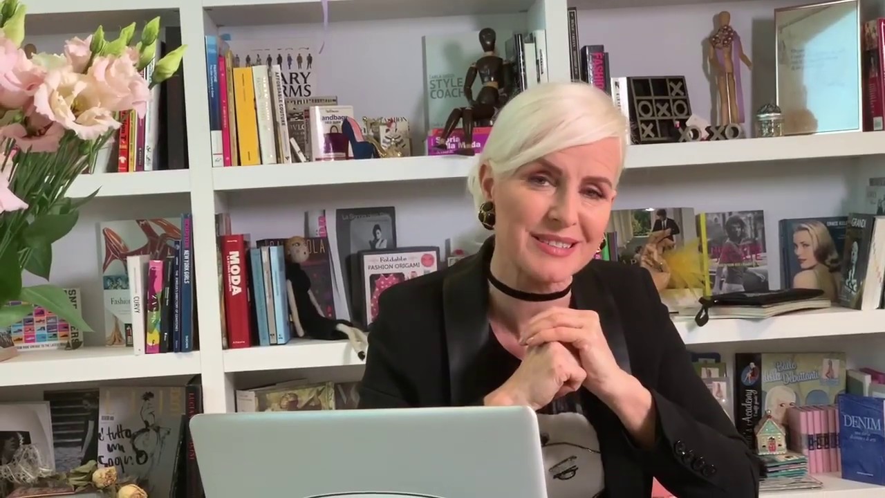 Watch Now Come mi vesto per... #17 - Mai piu' per le over 60 Come mi vesto per... #17 - Mai piu' per le over 60