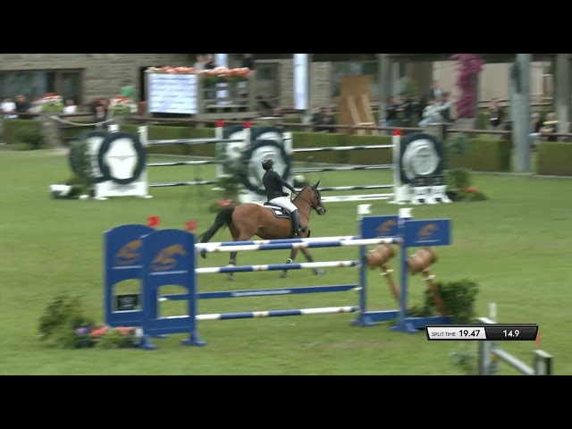 The half-sister of this embryo is the CSI 1.60m horse La Una with rider Zoe Conter.