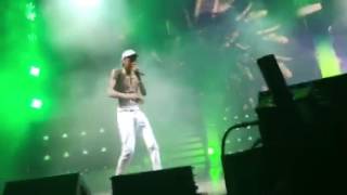 Snoop Dogg &amp; Wiz Khalifa - This Weed Iz Mine (Live at Perfect Vodka Amphitheater of High Road Tour)