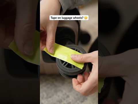 Por qué muchos viajeros pegan cinta adhesiva en las ruedas de las maleta: la última tendencia viral