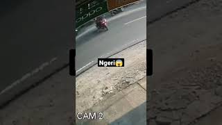Download lagu Detik-detik kecelakaan motor membawa anak kecil #short #shorts #tiktok #kecelakaanmobil #kecelakaan mp3