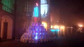 preview picture of video 'STRENNE A CASTELLO 2014: l'albero di Natale di pedane colorato dai led'