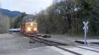 preview picture of video 'UP 7855 Leads the ZLCBR North out of Dunsmuir, California'