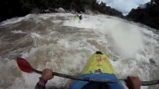 preview picture of video 'Ecuador whitewater Kayaking in the Anzu river'