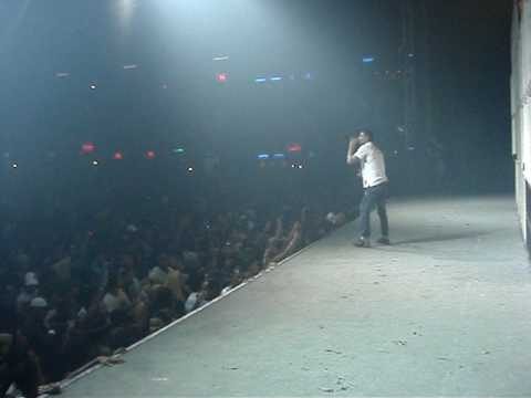 Mc Romeu e Menor do Chapa juntos no palco na Via Show