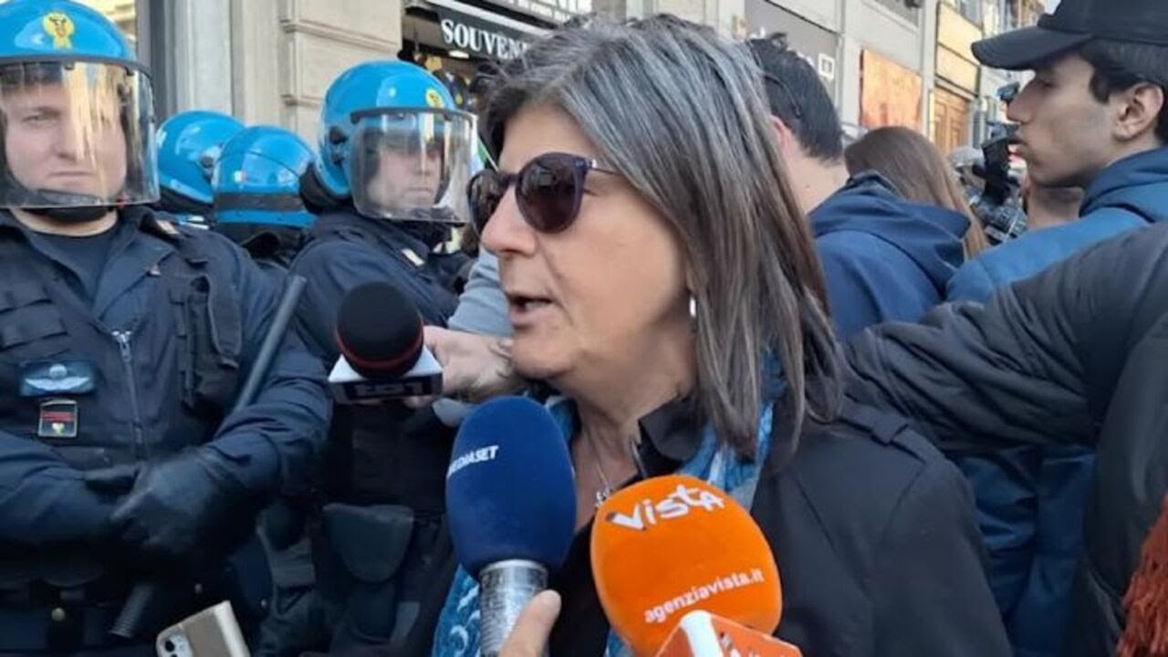 Bandiera della Brigata ebraica strappata in Piazza Duomo, parla un membro: "Cercavano la rissa"