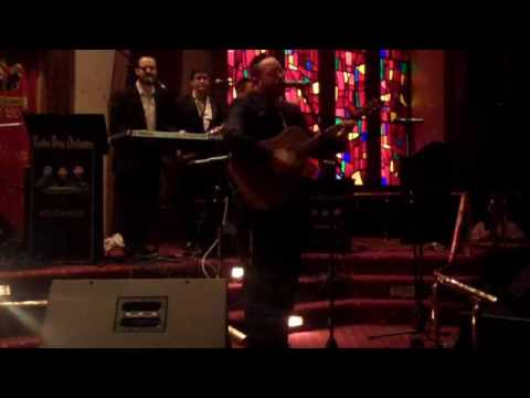 Eitan Katz sings Nachamu Ami at 15th Yahrzeit Concert