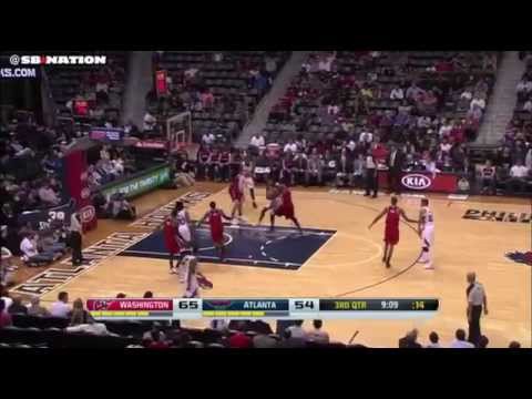 Hawks Thru to middle Kyle Korver curl