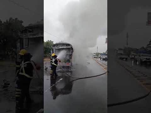 #LoUltimo Autobús que cubre la Ruta San Carlos- Managua en llamas en las inmediaciones de Tipitapa.