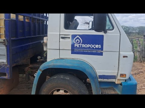 A água que brota do subsolo em Dormentes Pernambuco. 