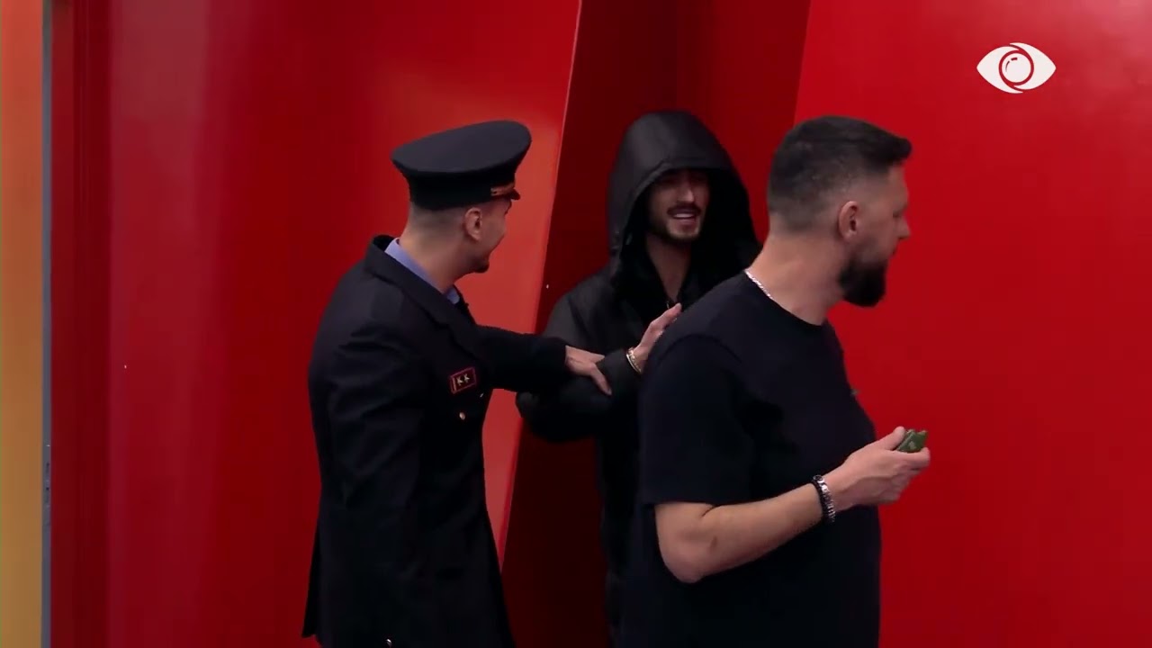 “O shoku im peshk...”/ Të trokitura në derën e akuariumit, i shoqëruar nga Policia, Kristi tenton...