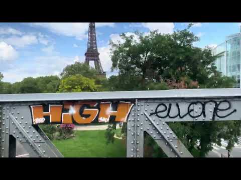 4K Video - Paris subway, line 6 (elevated section, Eiffel Tower)