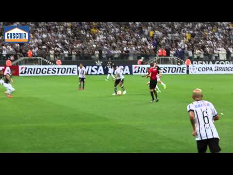 GOL DO CORINTHIANS! Elias tabela e faz um gola�o