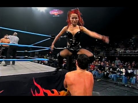 (720pHD): WCW Nitro 11/20/00 - Yang (w/Leia Meow) vs. Jamie Noble