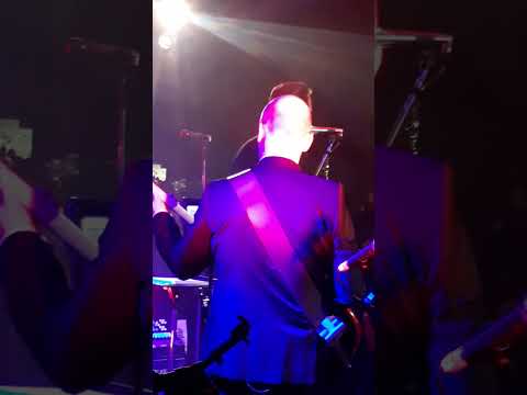 Se päivä koittaa vielä -tango-Kyösti Mäkimattila&Varjokuva, Ruusulinna