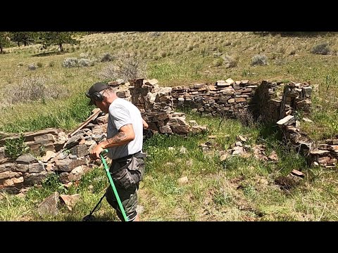 Metal detecting abandoned homesteads in Montana.  Ep 313 #metaldetecting #treasure #history