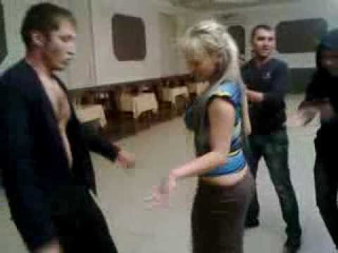 МАчалка пляшет