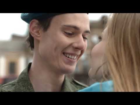 PREGNANT WOMAN ON THE RUN! WIND IN THE FACE