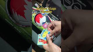 Abriendo un sobre más de Album Panini Mundial FIFA 2026