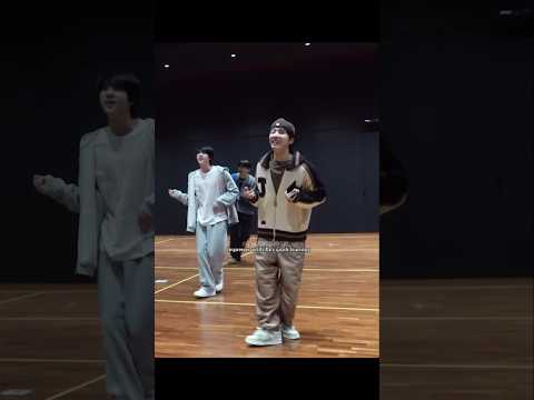 Jin showing his crazy fast learning skill😍🔥